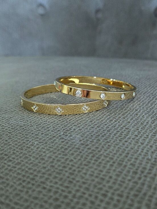 Source Unknown Jewelry - Set of Two✌️ Hinged Bangle Bracelets with Bezel Set Cubic Zirconias - NWOT